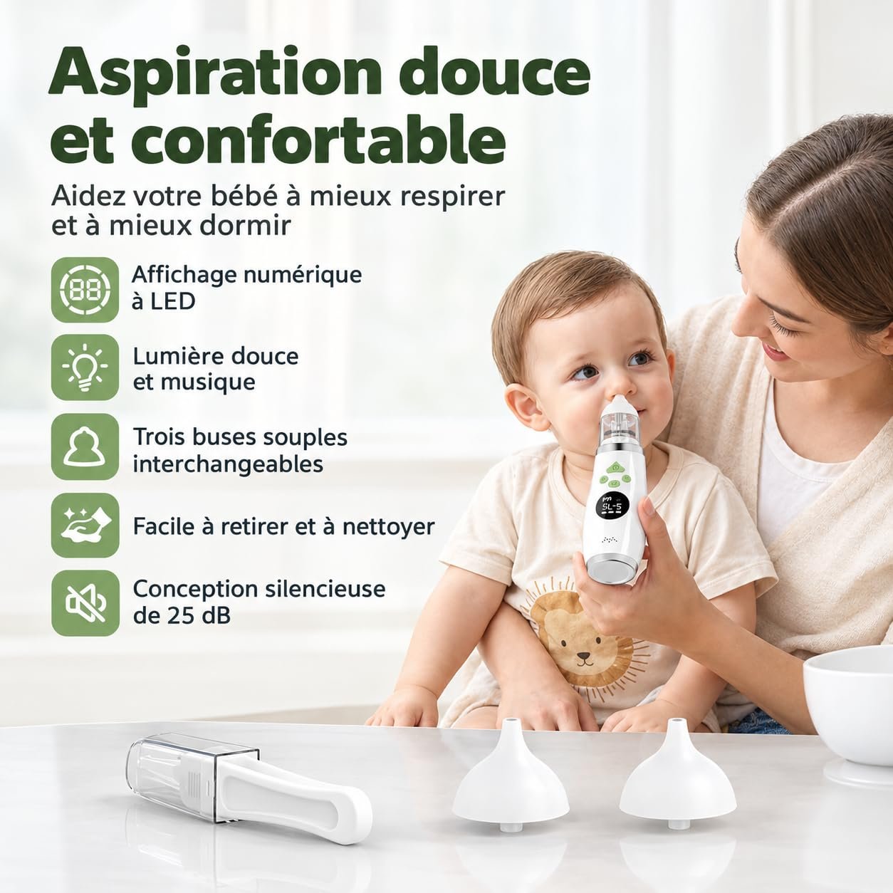Une maman utilise un mouche bébé électrique sur son bébé assis sur ses genoux